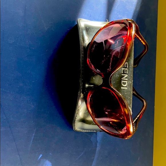 Fendi sunglasses - Picture 1 of 2
